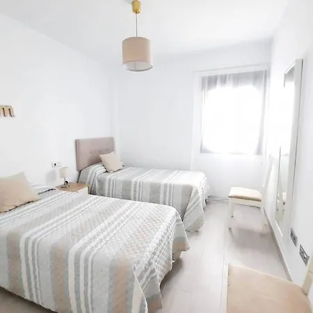 Palms Beach - Brand New Luxury Beachside *