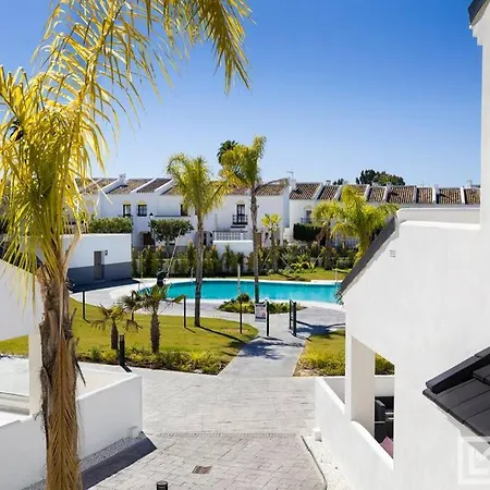 Palms Beach - Brand New Luxury Beachside *