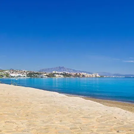 Palms Beach - Brand New Luxury Beachside *