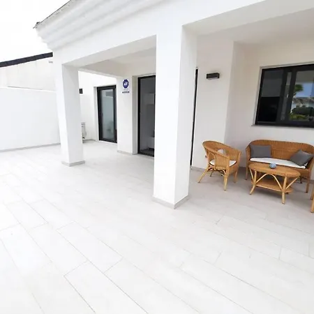 Palms Beach - Brand New Luxury Beachside Daire
