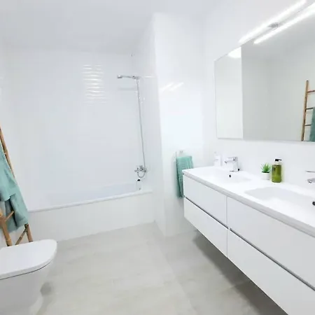 Daire Palms Beach - Brand New Luxury Beachside