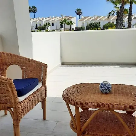 Palms Beach - Brand New Luxury Beachside Daire *