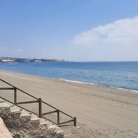Palms Beach - Brand New Luxury Beachside *