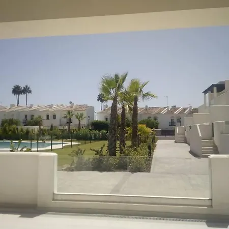 Palms Beach - Brand New Luxury Beachside *