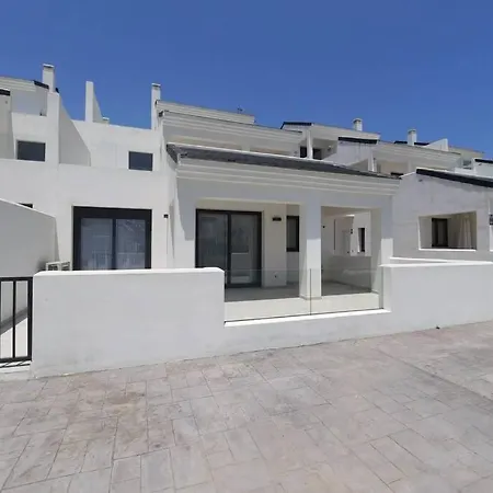 Daire Palms Beach - Brand New Luxury Beachside
