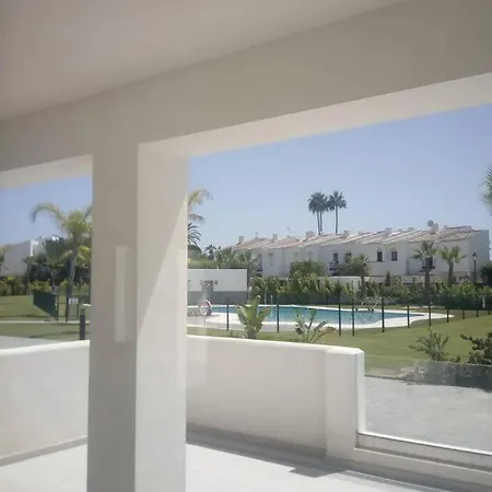 Daire Palms Beach - Brand New Luxury Beachside *